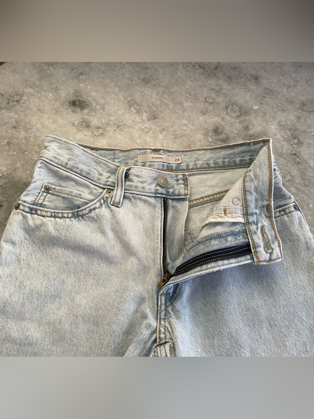 Levi’s ‘94 Baggy Shorts - Picture 6 of 11